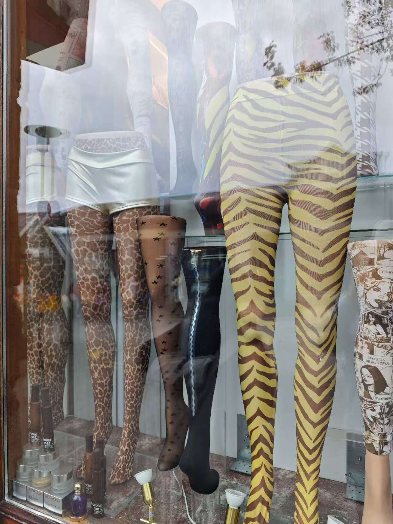 第一次看到虎纹丝袜