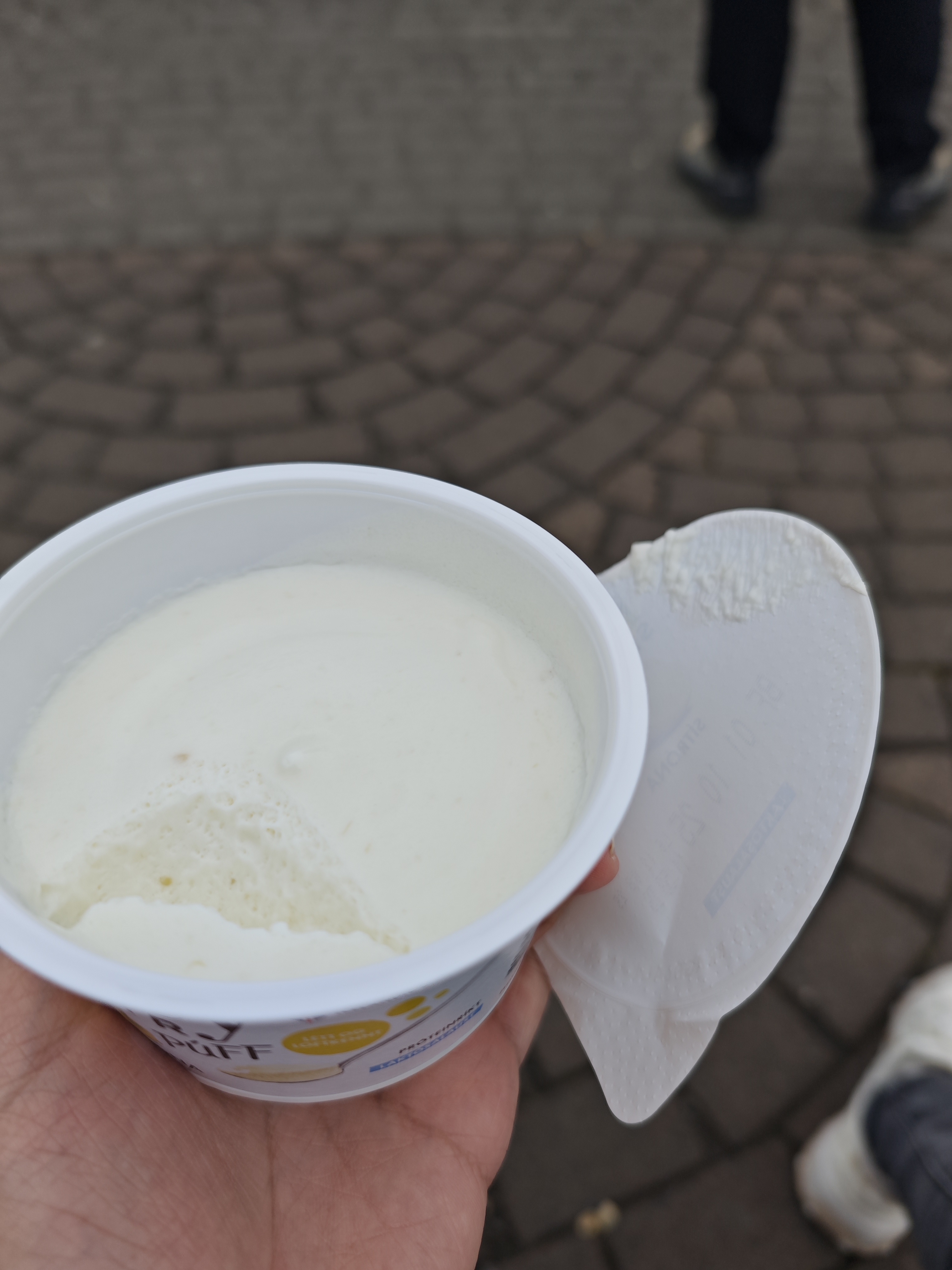 Icelandic specialty Yogurt Skyr, lemon flavour