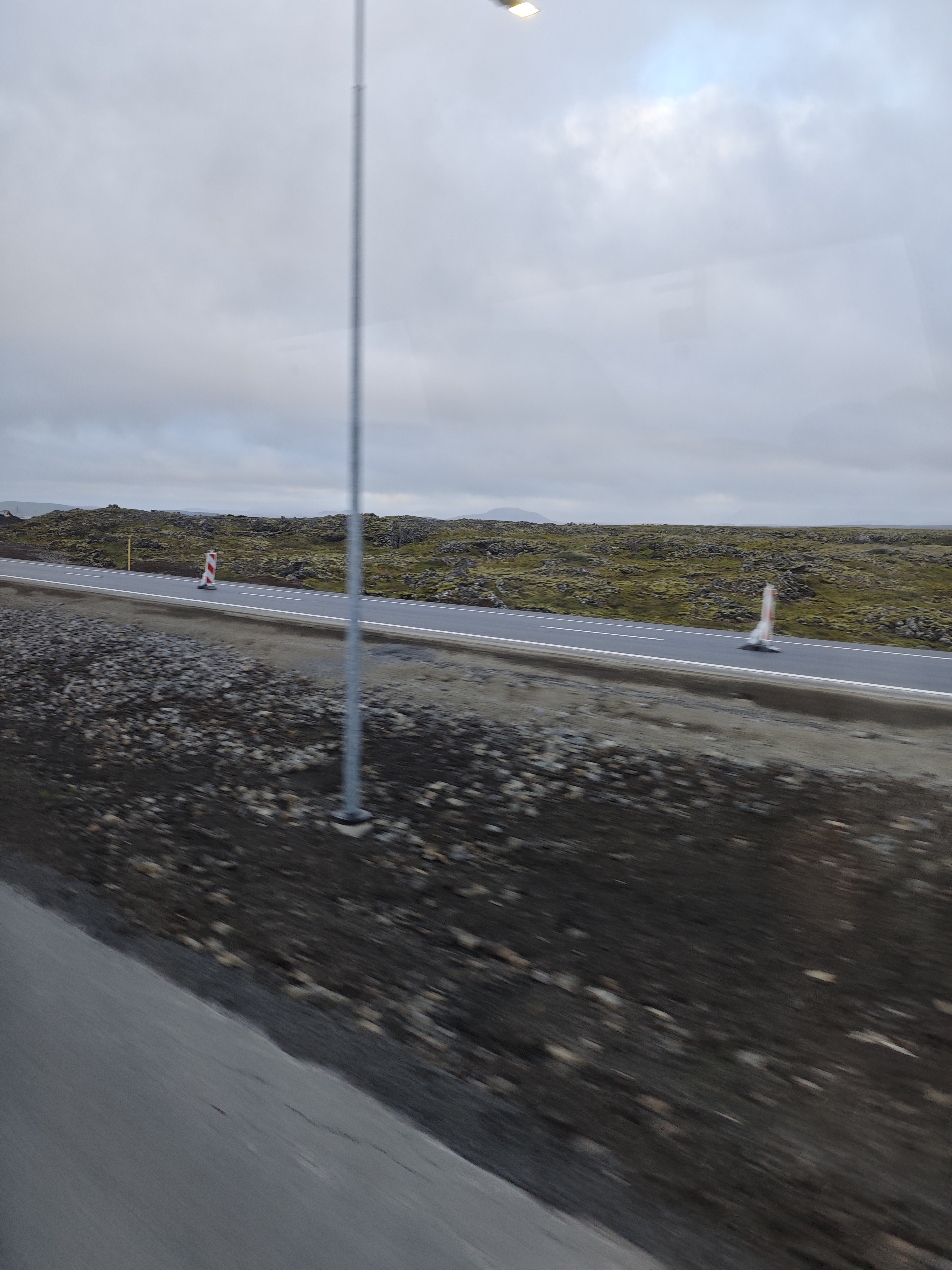 郊区公路（从大巴上拍的）