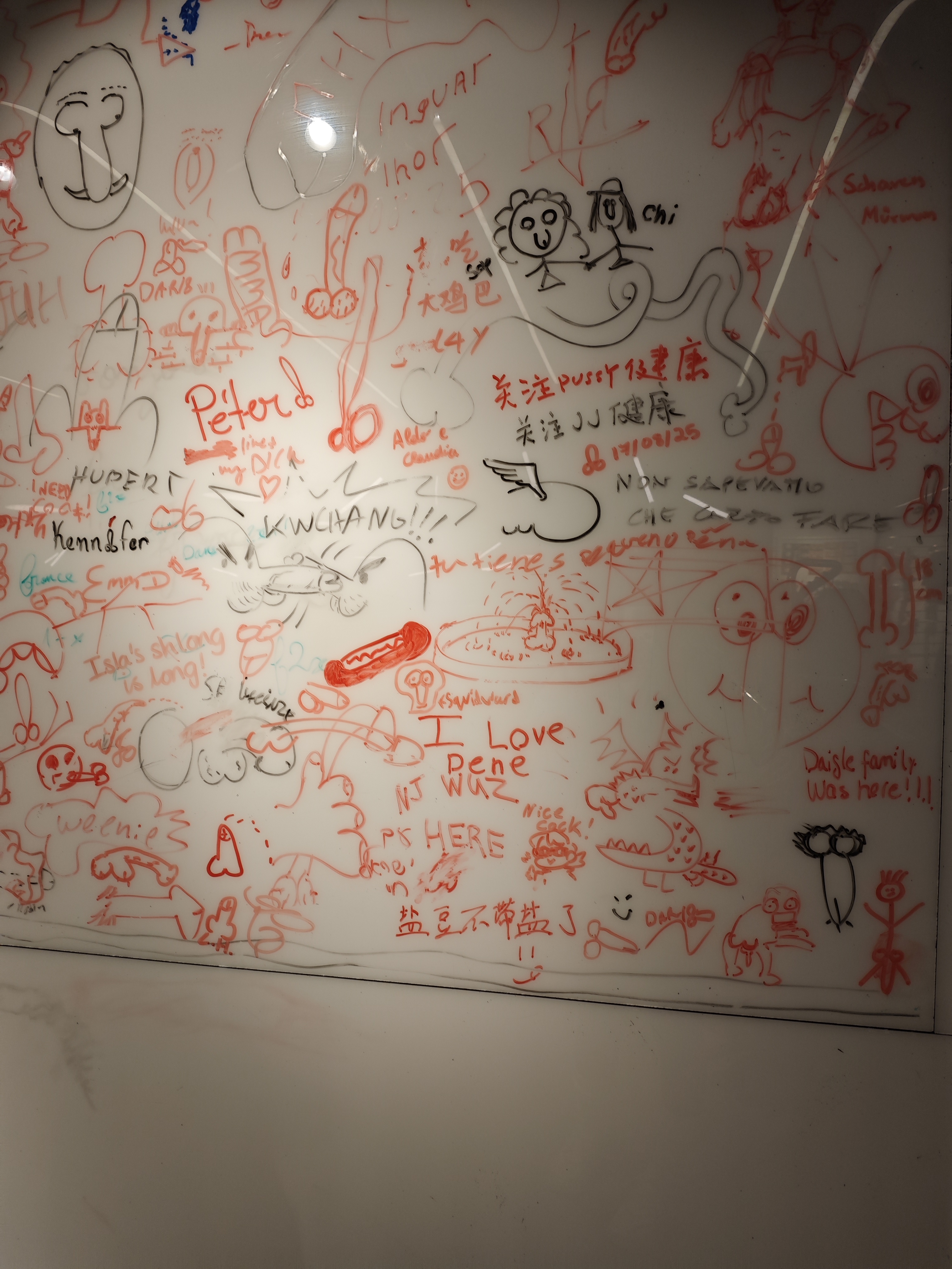 有点搞的涂鸦墙