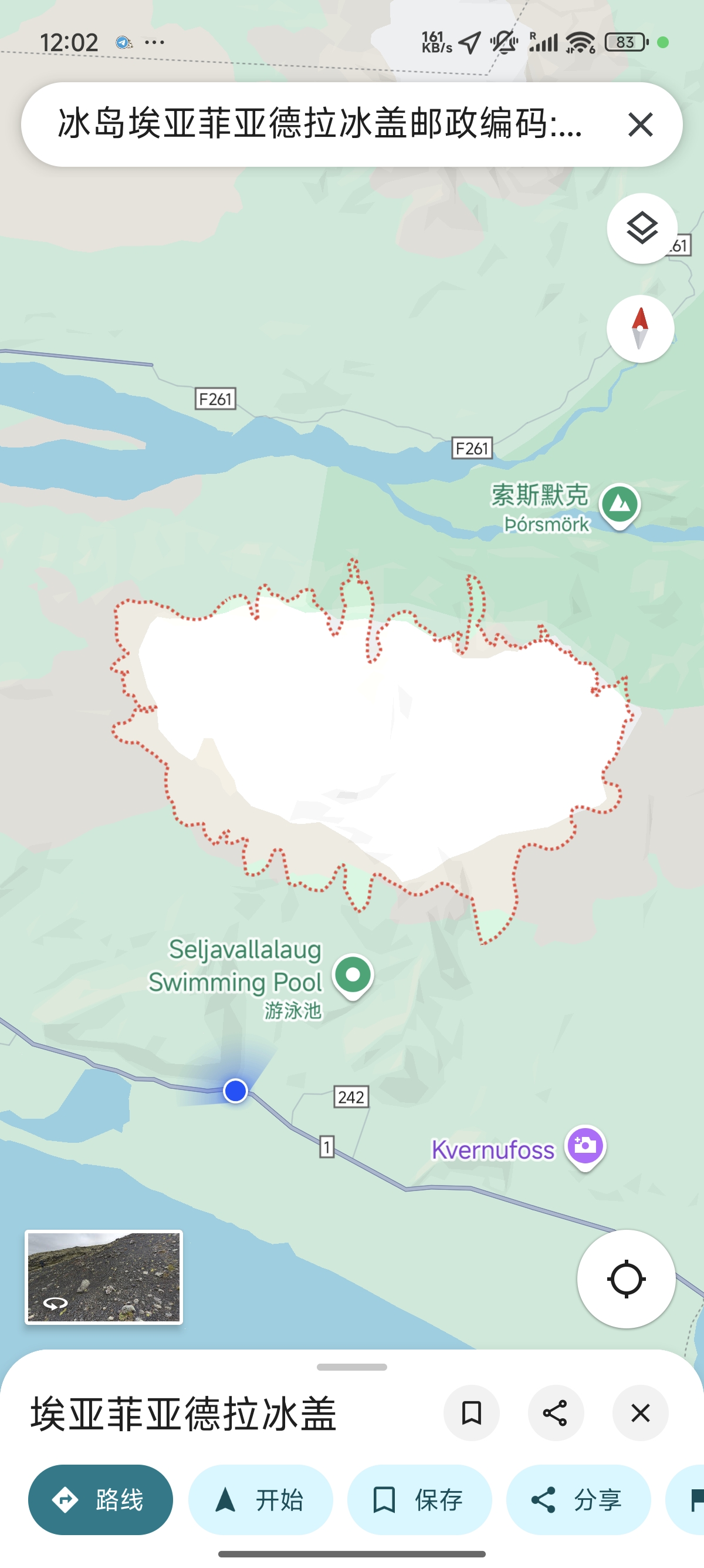 荒山野岭地有个游泳池(