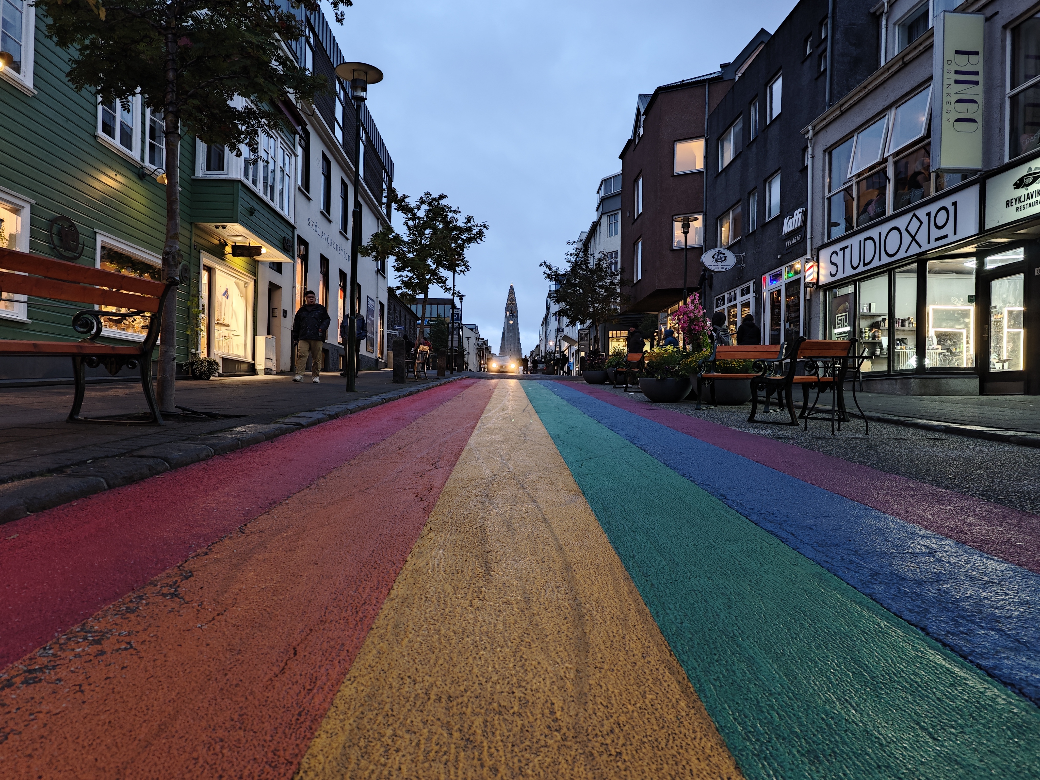 蹲在地上拍的（